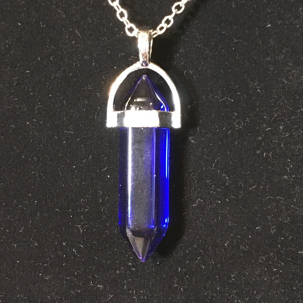 Royal blue transparent pillar pendant necklace
